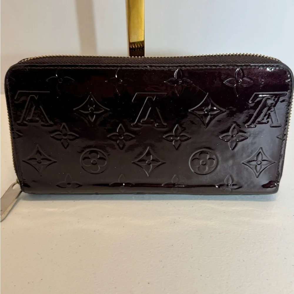 AUTHENTIC Louis Vuitton Zipper Wallet in Burgundy Vernis